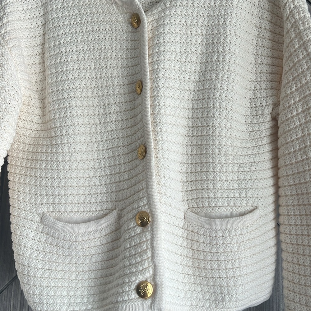 Excellent condition cream colored Chanel light cardigan by the gap size small - Picture 4 of 5